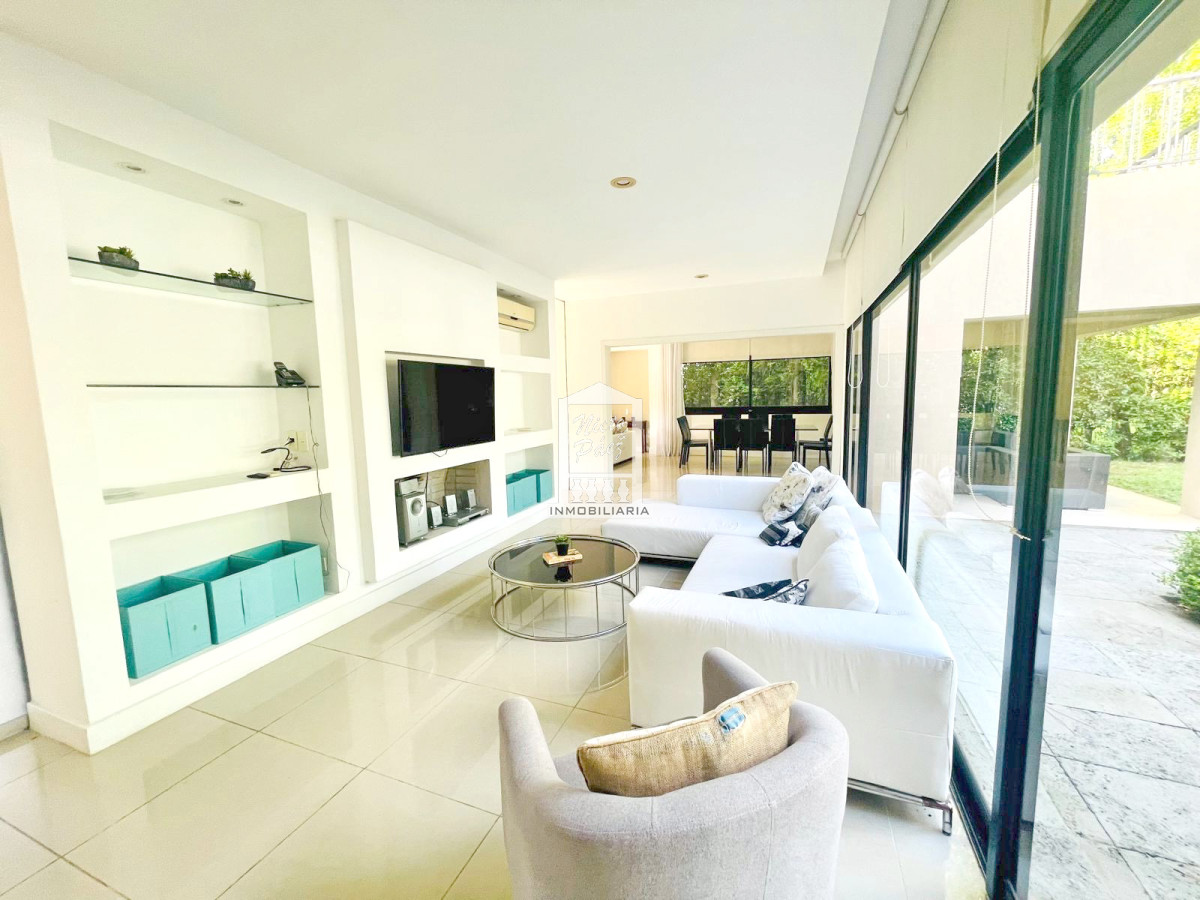 Casa ID.38066 - Barrio privado, 565 m2 construidos, 6 dorm