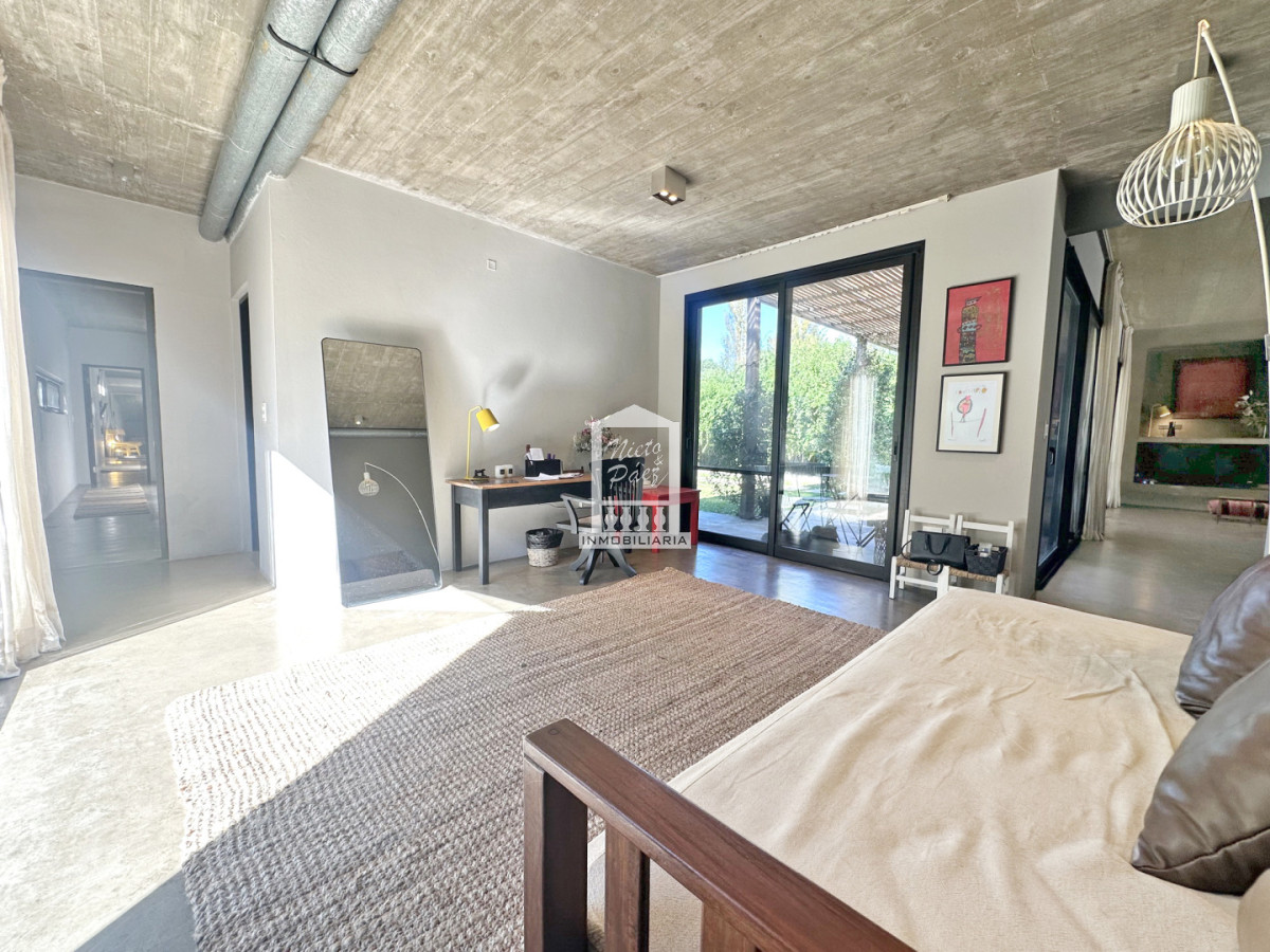 Casa ID.34860 - Barrio Privado, 3 dorm y servicio. Piscina. DVH