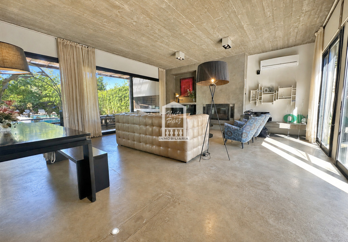 Casa ID.34860 - Barrio Privado, 3 dorm y servicio. Piscina. DVH