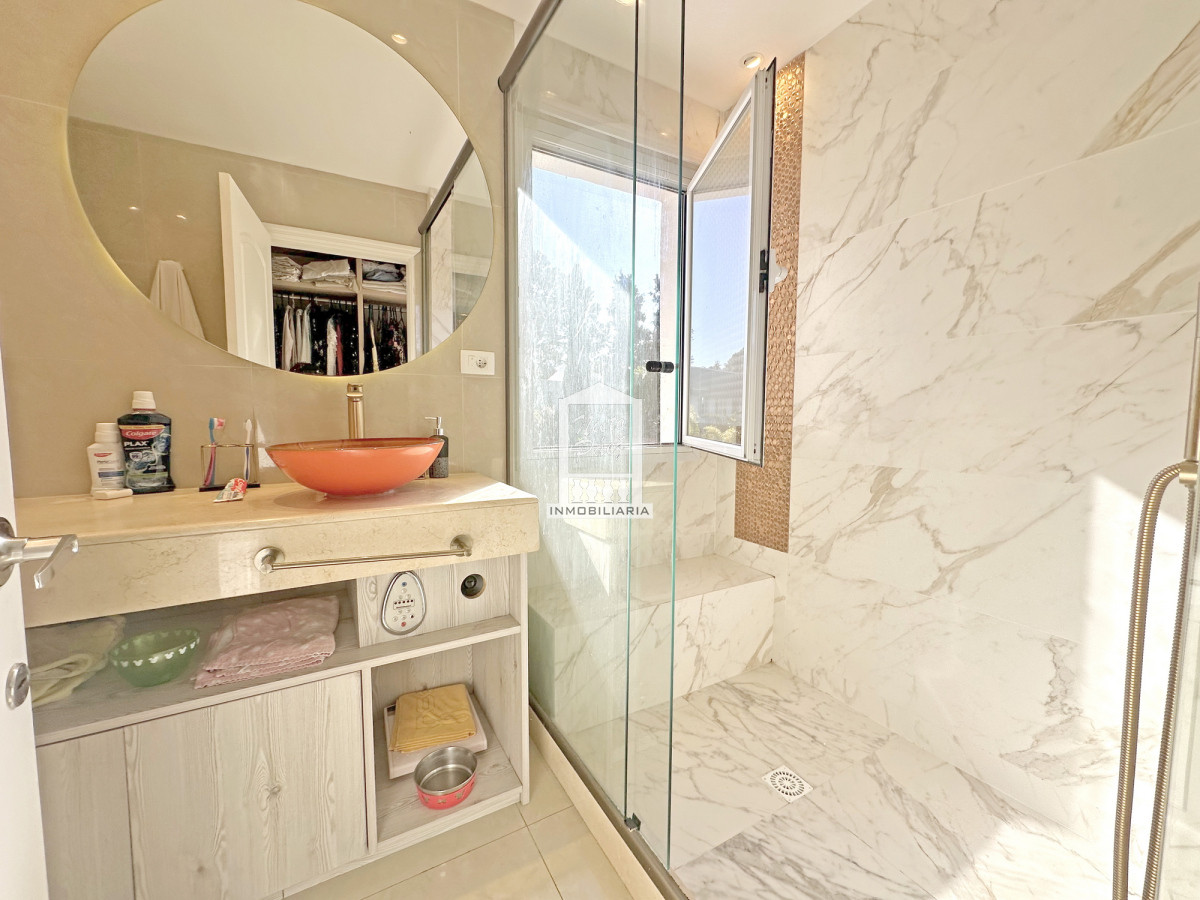 Casa ID.33898 - Barrio Privado. 500 m2 construidos, 1.491 m2 de terreno. Piscina climatizada. Pronta para entrar.