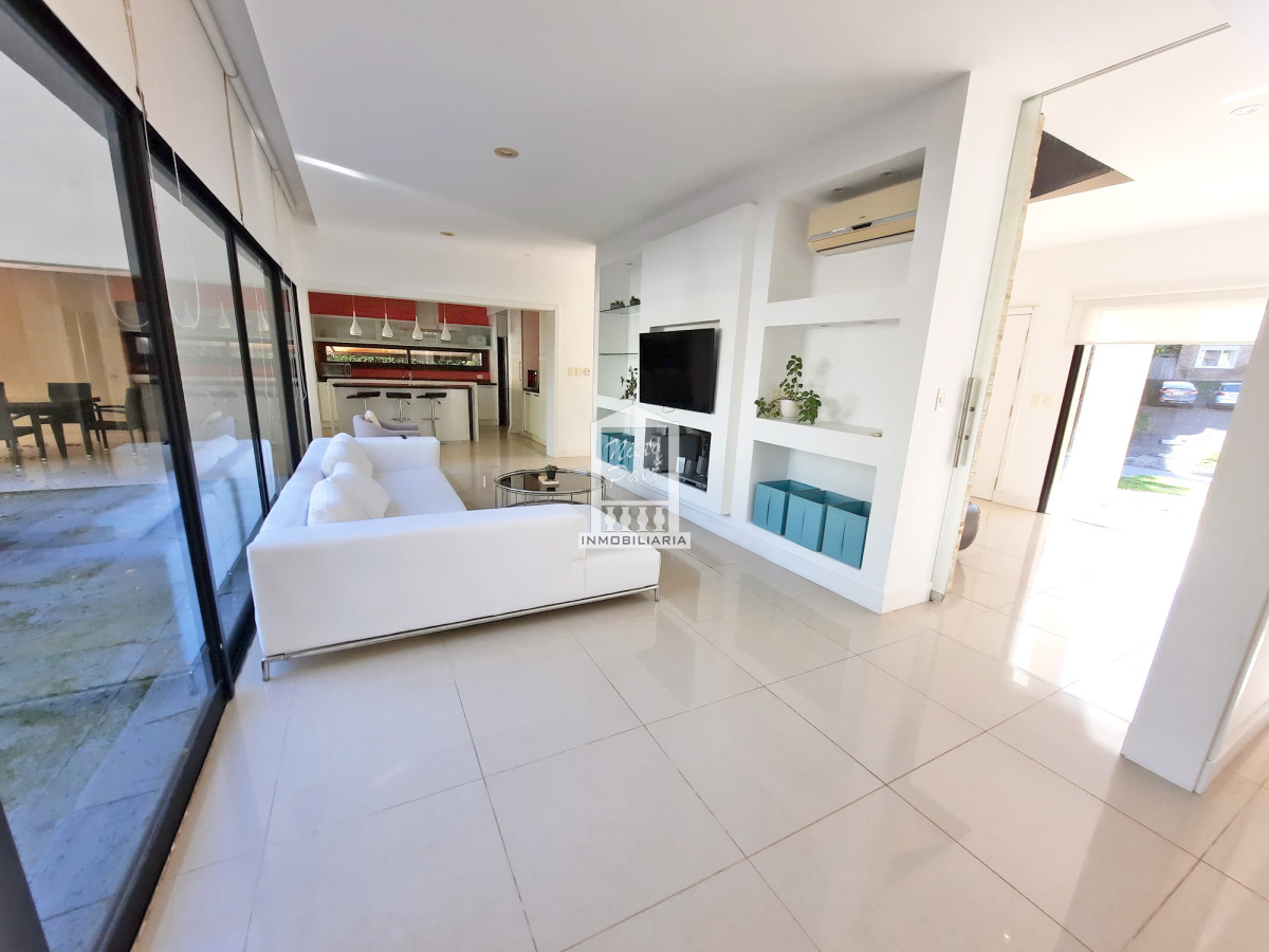 Casa ID.38066 - Barrio privado, 565 m2 construidos, 6 dorm