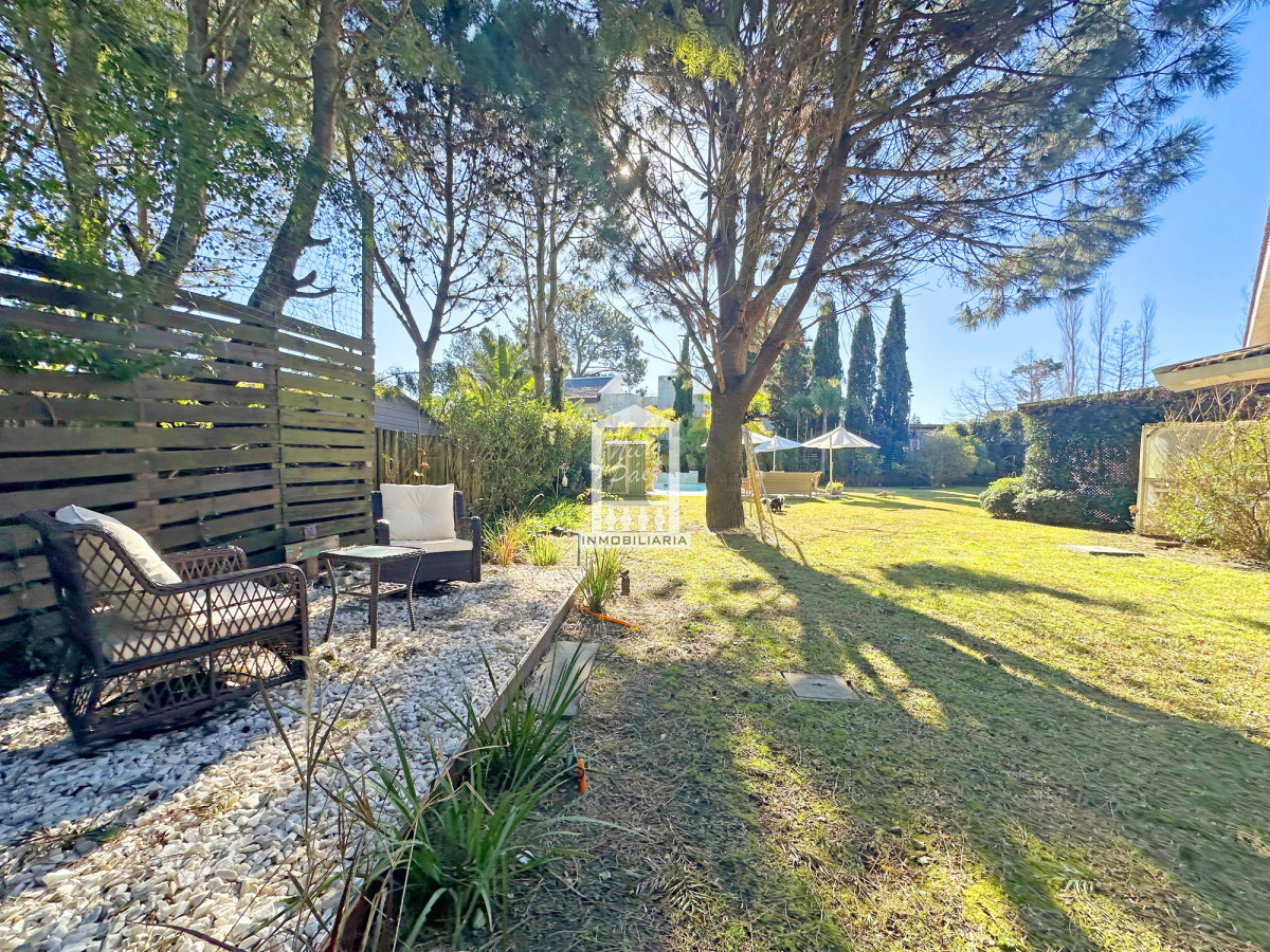 Casa ID.33898 - Barrio Privado. 500 m2 construidos, 1.491 m2 de terreno. Piscina climatizada. Pronta para entrar.