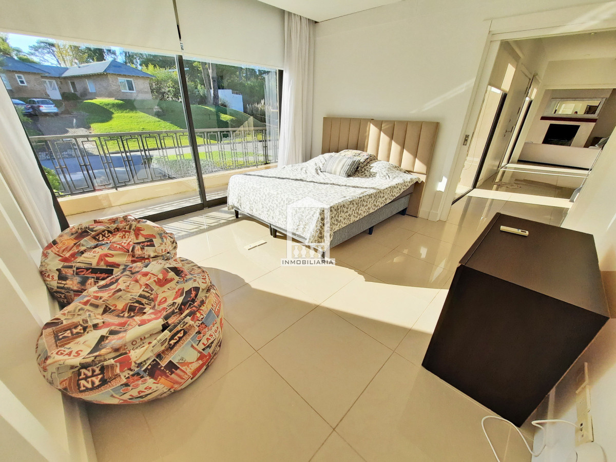 Casa ID.38066 - Barrio privado, 565 m2 construidos, 6 dorm