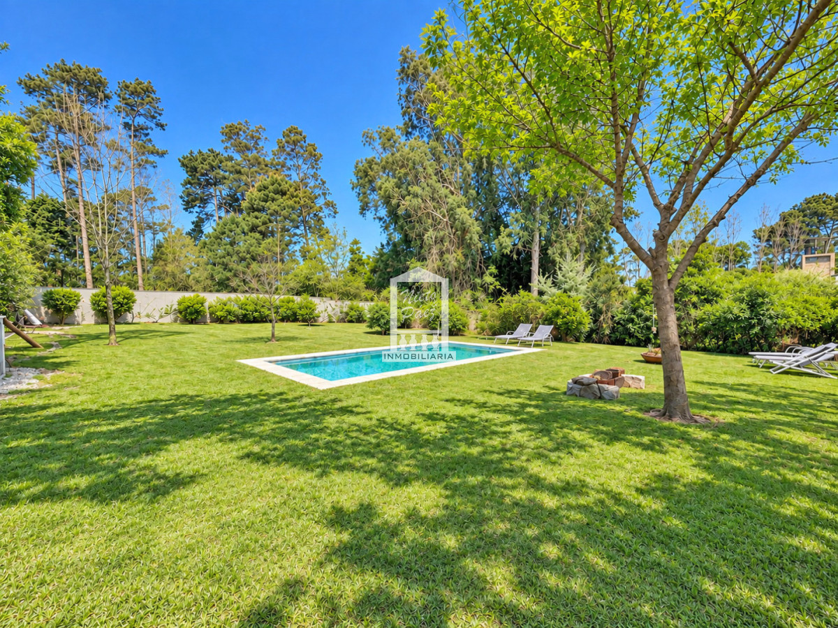 Casa ID.41528 - Casa de 4 dormitorios en La Arbolada, Barrio Privado, Punta del Este