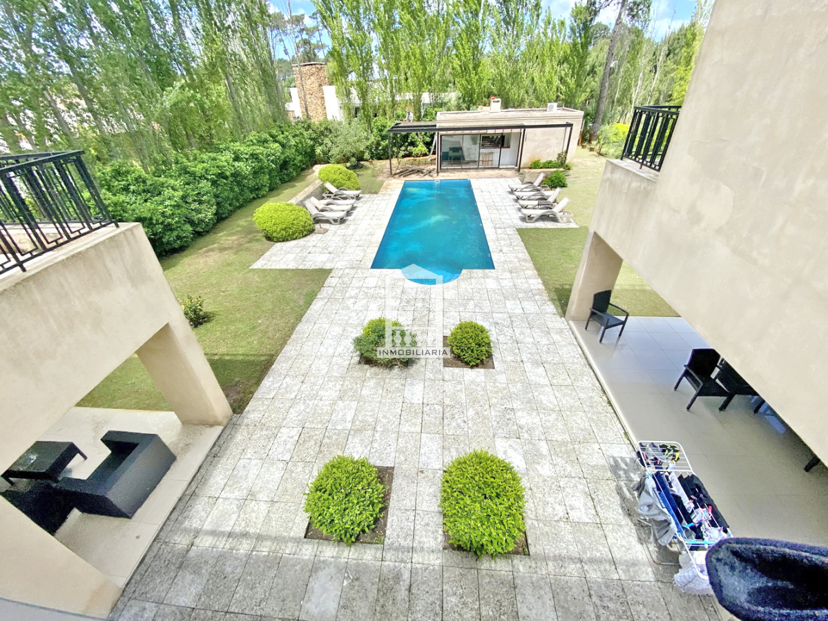 Casa ID.38066 - Barrio privado, 565 m2 construidos, 6 dorm