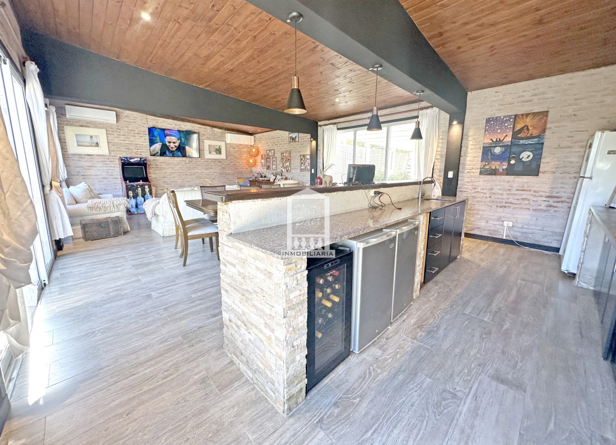 Casa ID.33898 - Barrio Privado. 500 m2 construidos, 1.491 m2 de terreno. Piscina climatizada. Pronta para entrar.