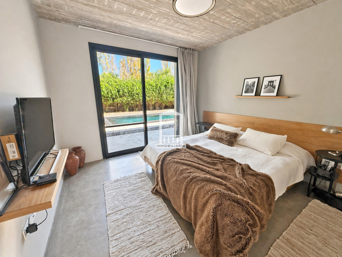 Casa ID.34860 - Barrio Privado, 3 dorm y servicio. Piscina. DVH