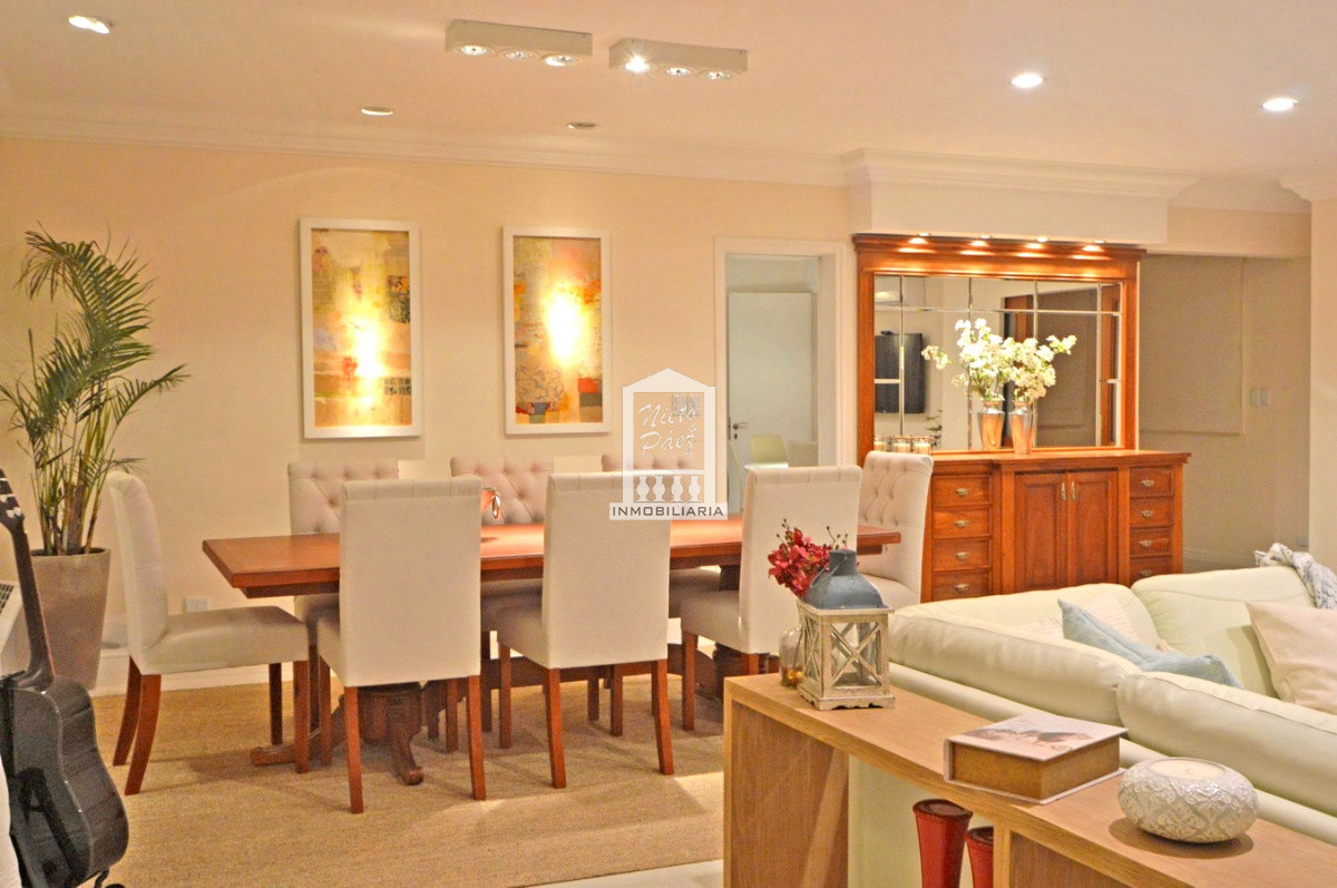 Casa ID.32879 - Playa Mansa, RECICLADA, 485 m2 construidos, 4 dormitorios, piscina climatizada. 2 garajes