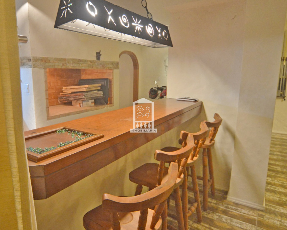 Casa ID.32879 - Playa Mansa, RECICLADA, 485 m2 construidos, 4 dormitorios, piscina climatizada. 2 garajes