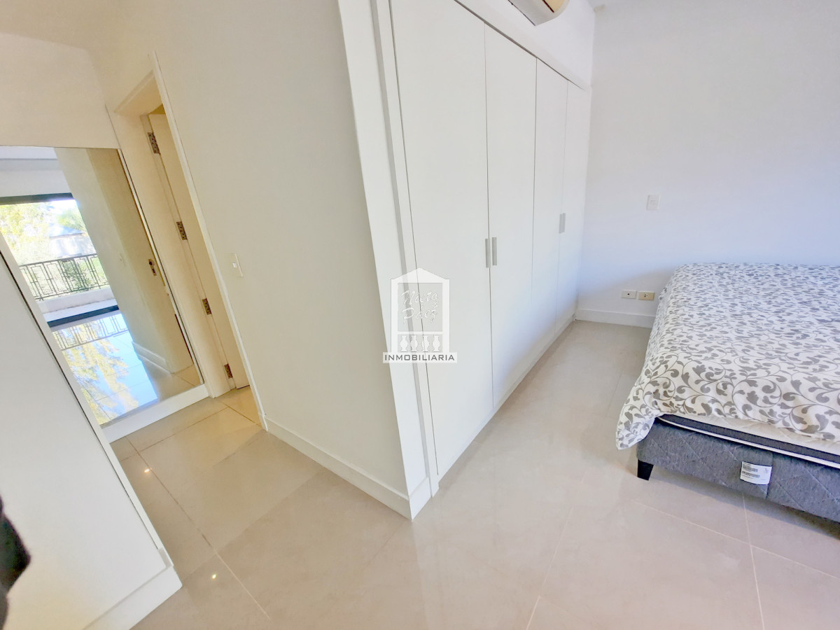 Casa ID.38066 - Barrio privado, 565 m2 construidos, 6 dorm