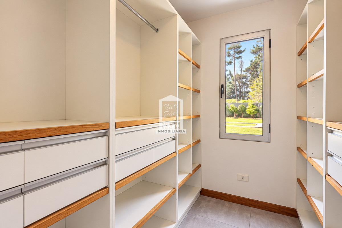 Casa ID.41528 - Casa de 4 dormitorios en La Arbolada, Barrio Privado, Punta del Este
