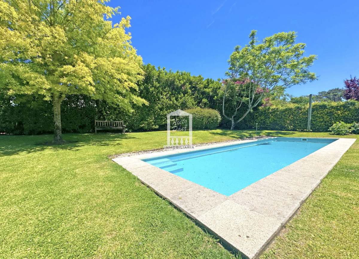 Casa ID.40198 - Exclusivo barrio privado, 3 suites + servicio completo, pileta. Losa radiante