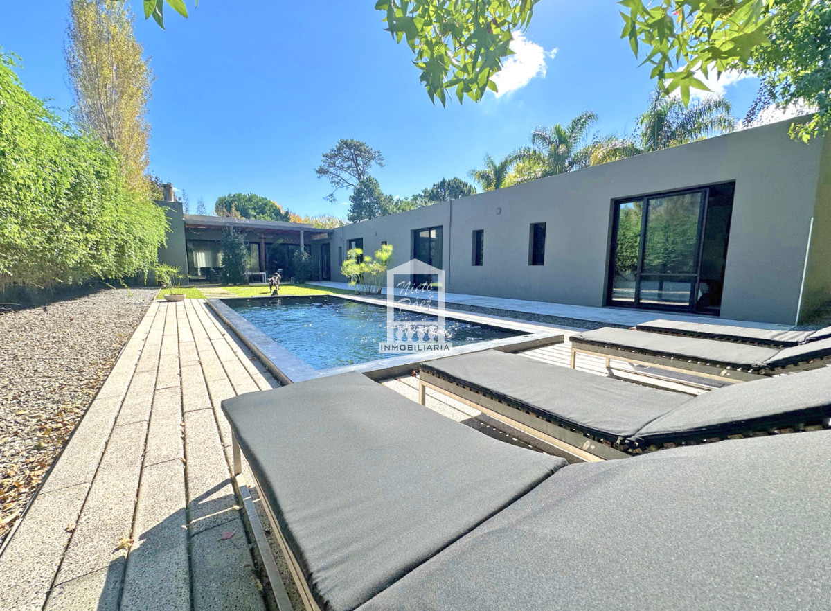 Casa ID.34860 - Barrio Privado, 3 dorm y servicio. Piscina. DVH
