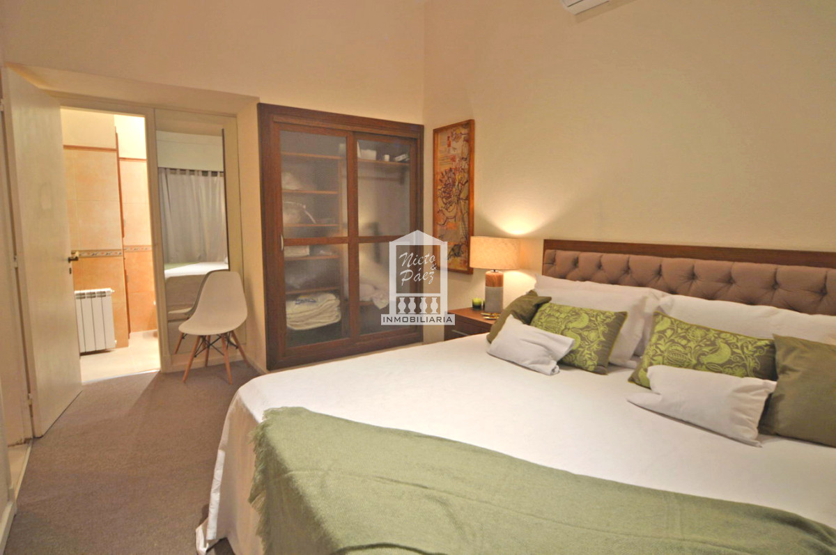 Casa ID.32879 - Playa Mansa, RECICLADA, 485 m2 construidos, 4 dormitorios, piscina climatizada. 2 garajes