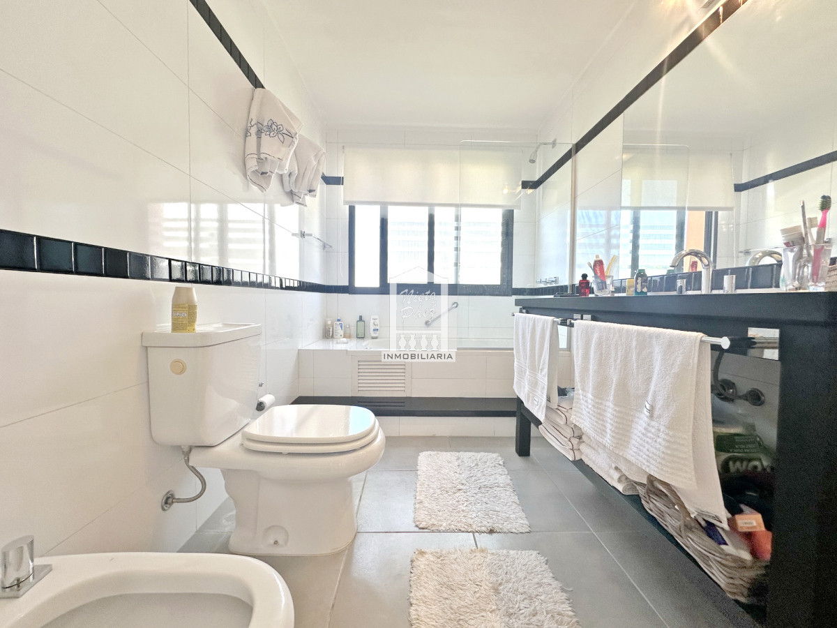 Casa ID.40198 - Exclusivo barrio privado, 3 suites + servicio completo, pileta. Losa radiante