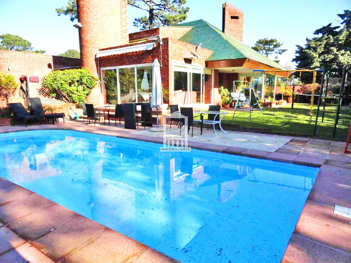 cantegril, 450 m2 construidos, 2.088 m2 de terreno, piscina climatizada - nyp32367c