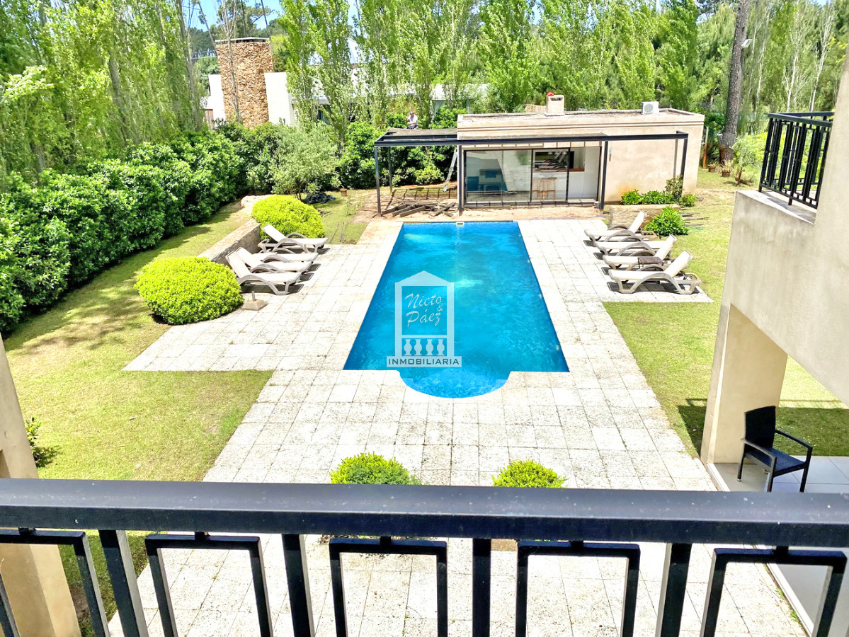Casa ID.38066 - Barrio privado, 565 m2 construidos, 6 dorm