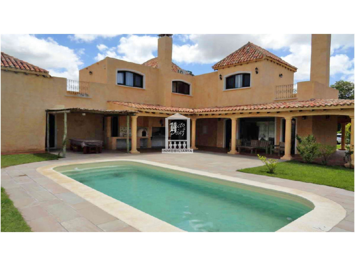 Hermosa casa con espectacular terreno y grandes espacios! - NYP33650C