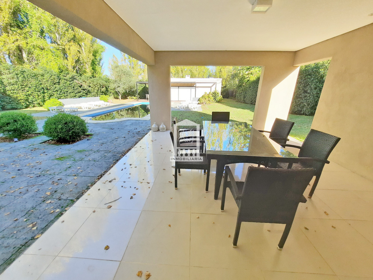 Casa ID.38066 - Barrio privado, 565 m2 construidos, 6 dorm