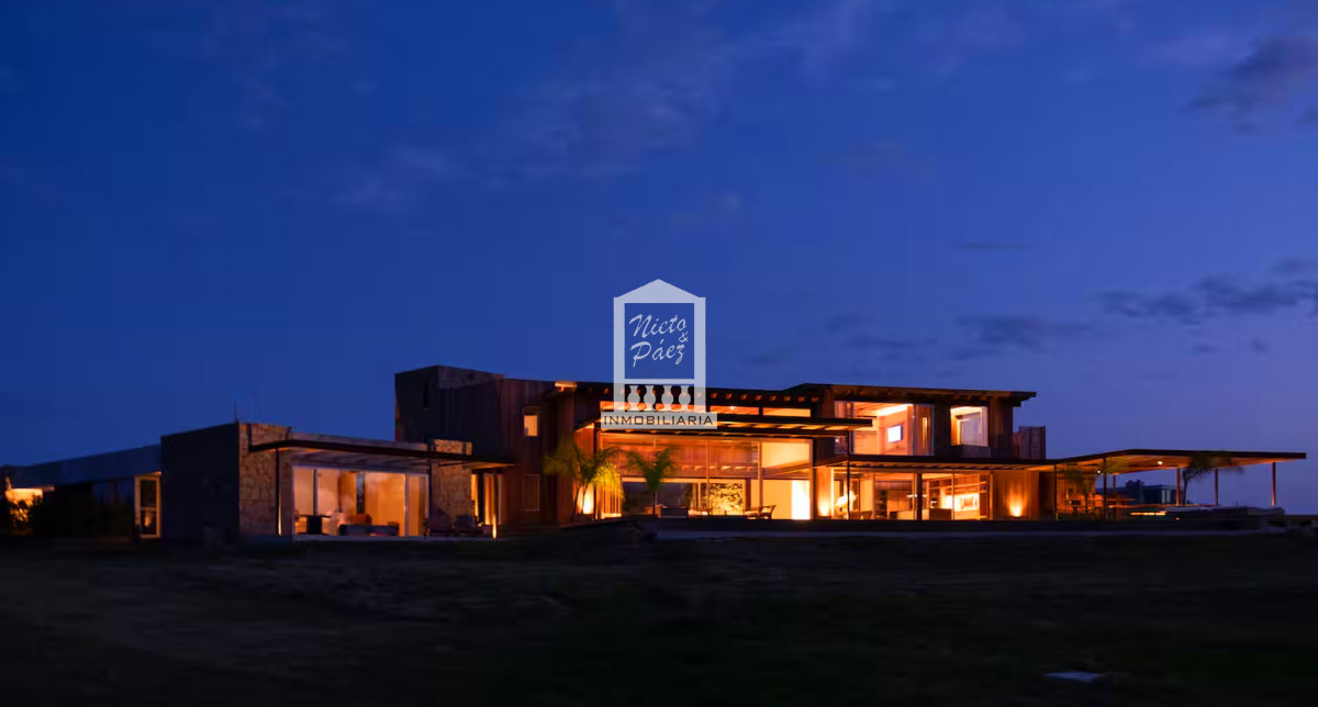 Casa ID.37826 - Exclusiva casa de diseño 750 m2 en Pueblo Mío.