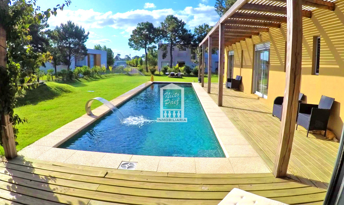 Casa ID.39809 - Barrio privado. 3 suites, piscina climatizada. DVH, calefacción central