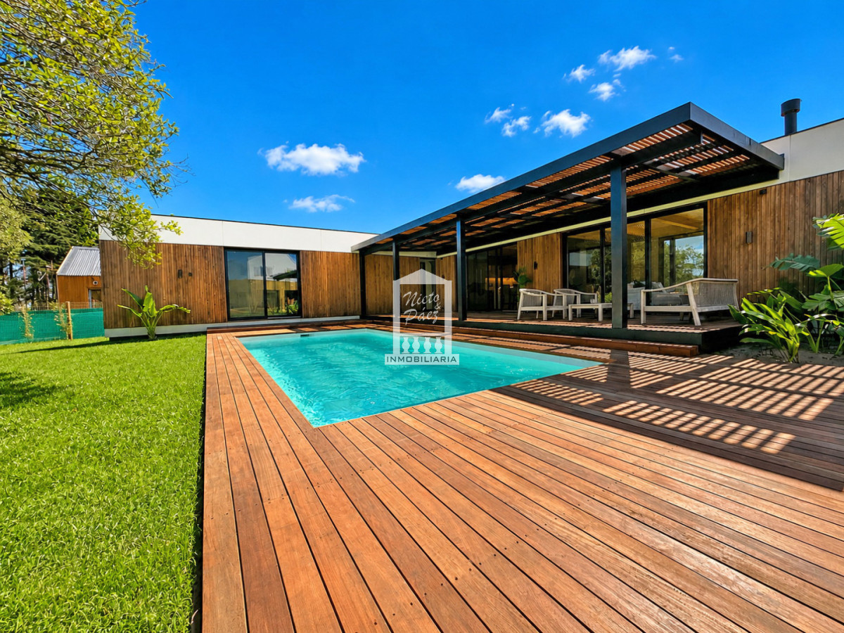 Casa ID.41371 - Barrio Privado, a estrenar, 4 dormitorios. Piscina climatizada