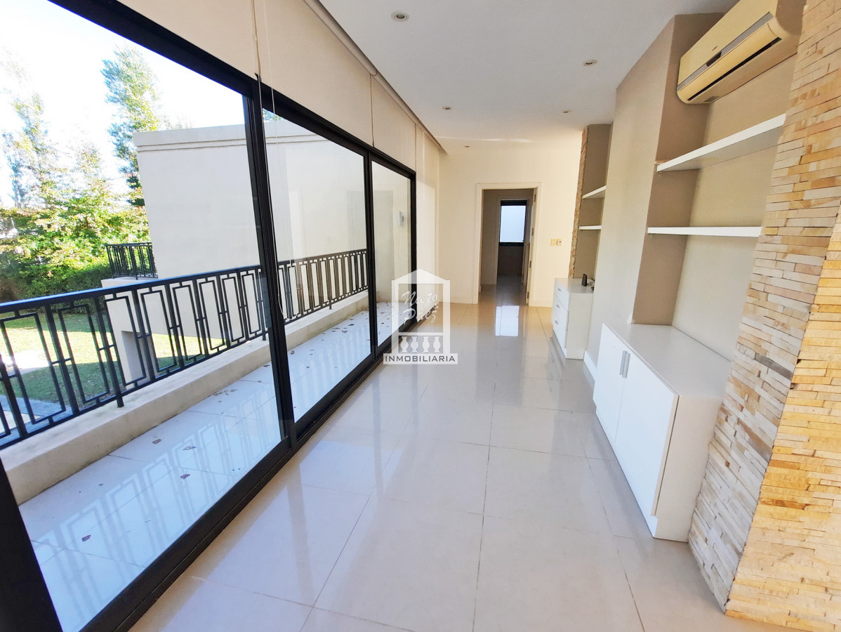 Casa ID.38066 - Barrio privado, 565 m2 construidos, 6 dorm