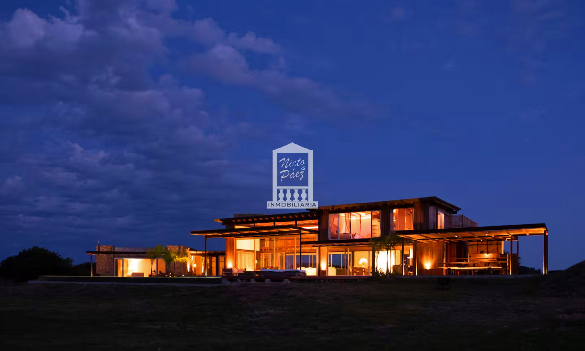 Casa ID.37826 - Exclusiva casa de diseño 750 m2 en Pueblo Mío.