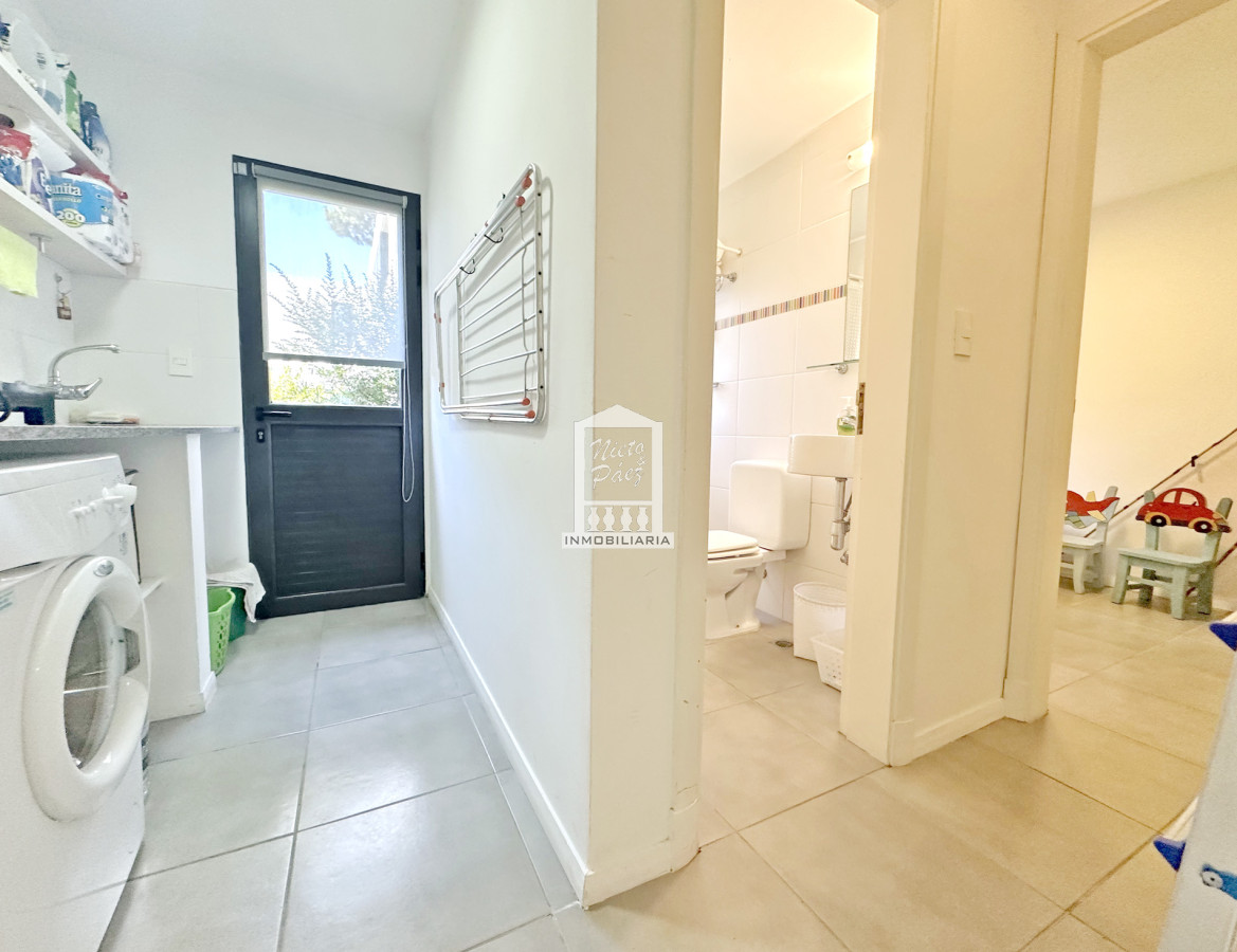 Casa ID.40198 - Exclusivo barrio privado, 3 suites + servicio completo, pileta. Losa radiante