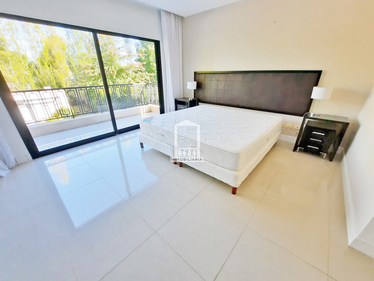 Casa ID.38066 - Barrio privado, 565 m2 construidos, 6 dorm