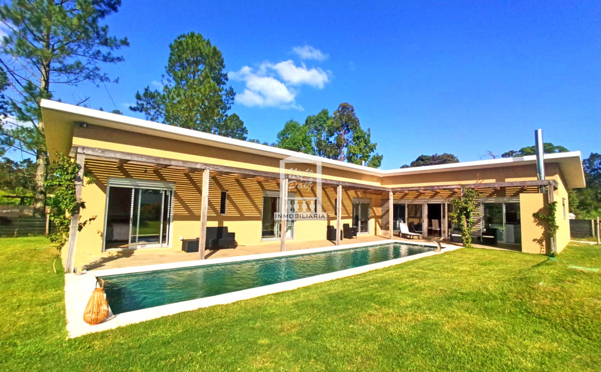 Casa ID.39809 - Barrio privado. 3 suites, piscina climatizada. DVH, calefacción central