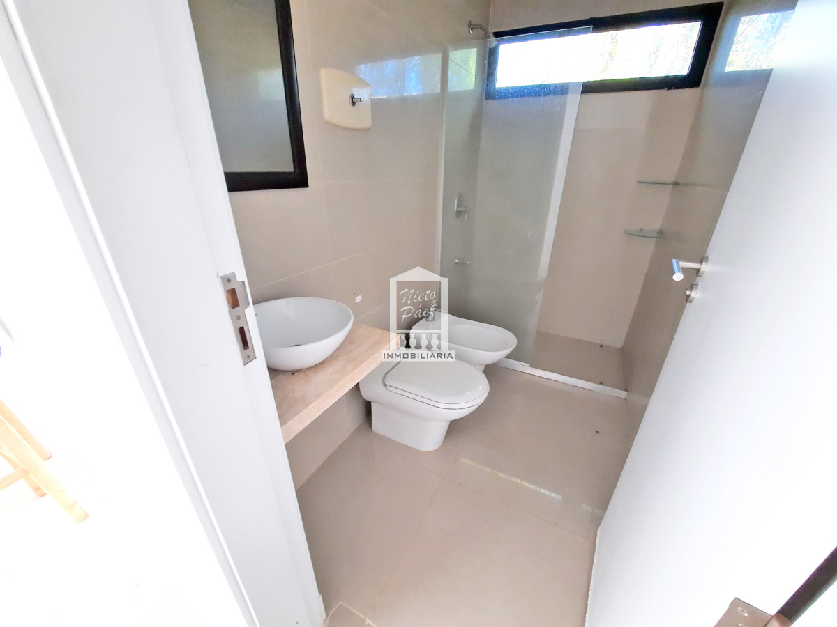 Casa ID.38066 - Barrio privado, 565 m2 construidos, 6 dorm