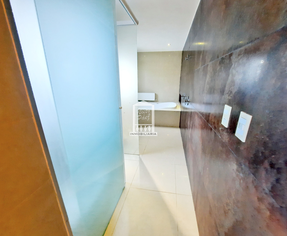 Casa ID.38066 - Barrio privado, 565 m2 construidos, 6 dorm