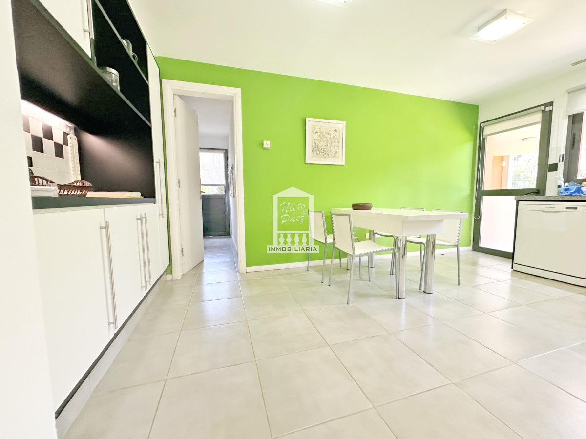 Casa ID.40198 - Exclusivo barrio privado, 3 suites + servicio completo, pileta. Losa radiante