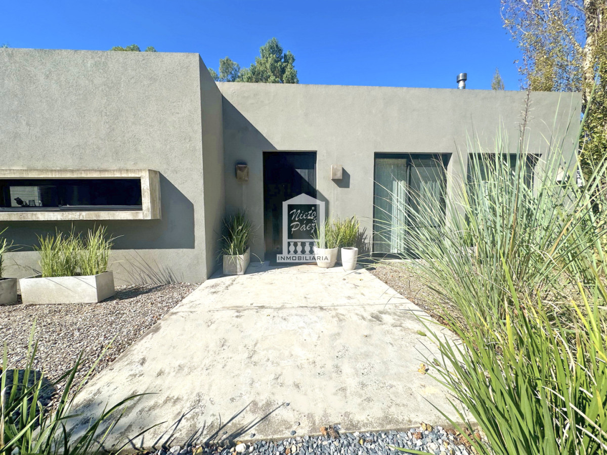 Casa ID.34860 - Barrio Privado, 3 dorm y servicio. Piscina. DVH