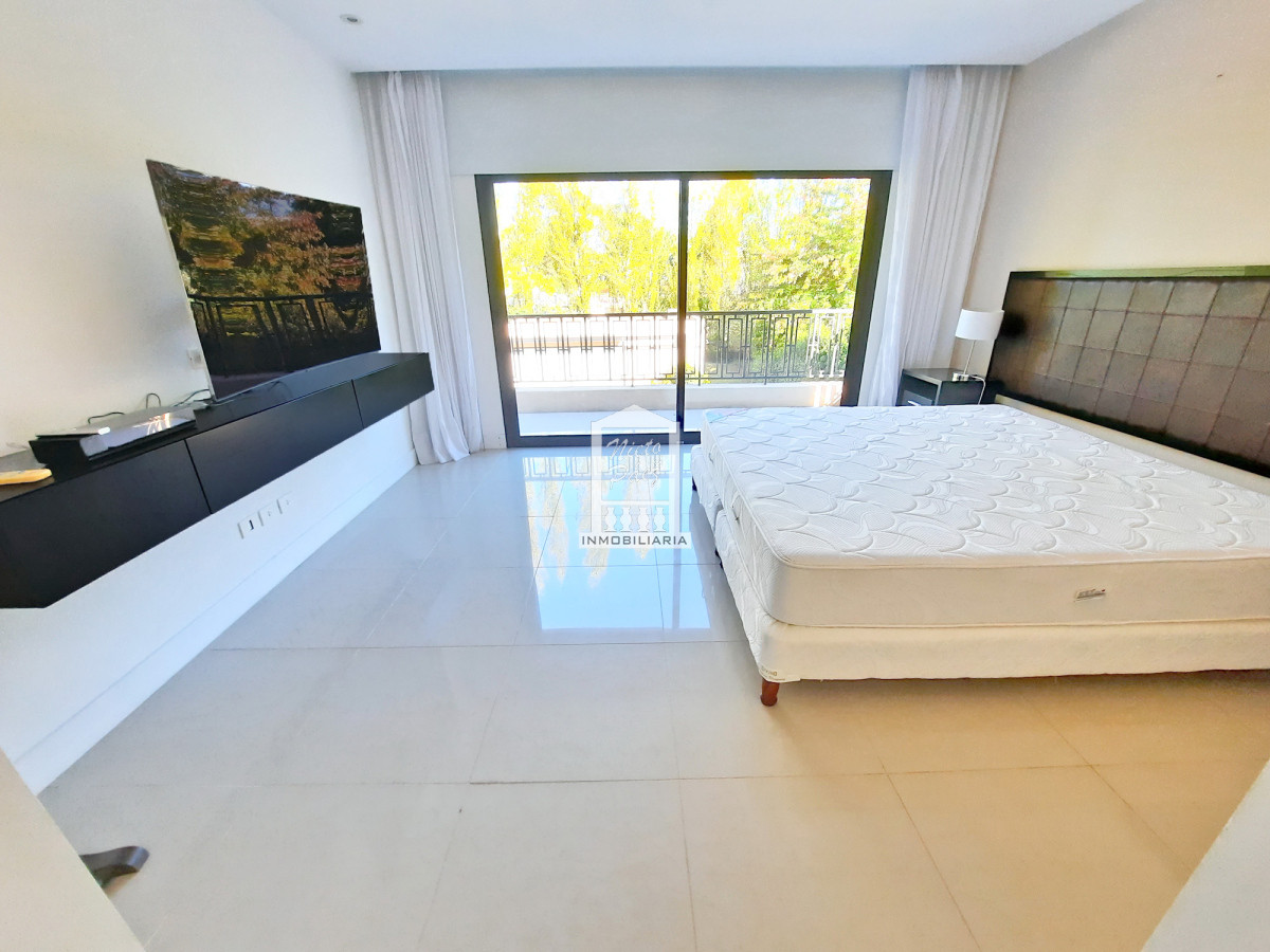 Casa ID.38066 - Barrio privado, 565 m2 construidos, 6 dorm