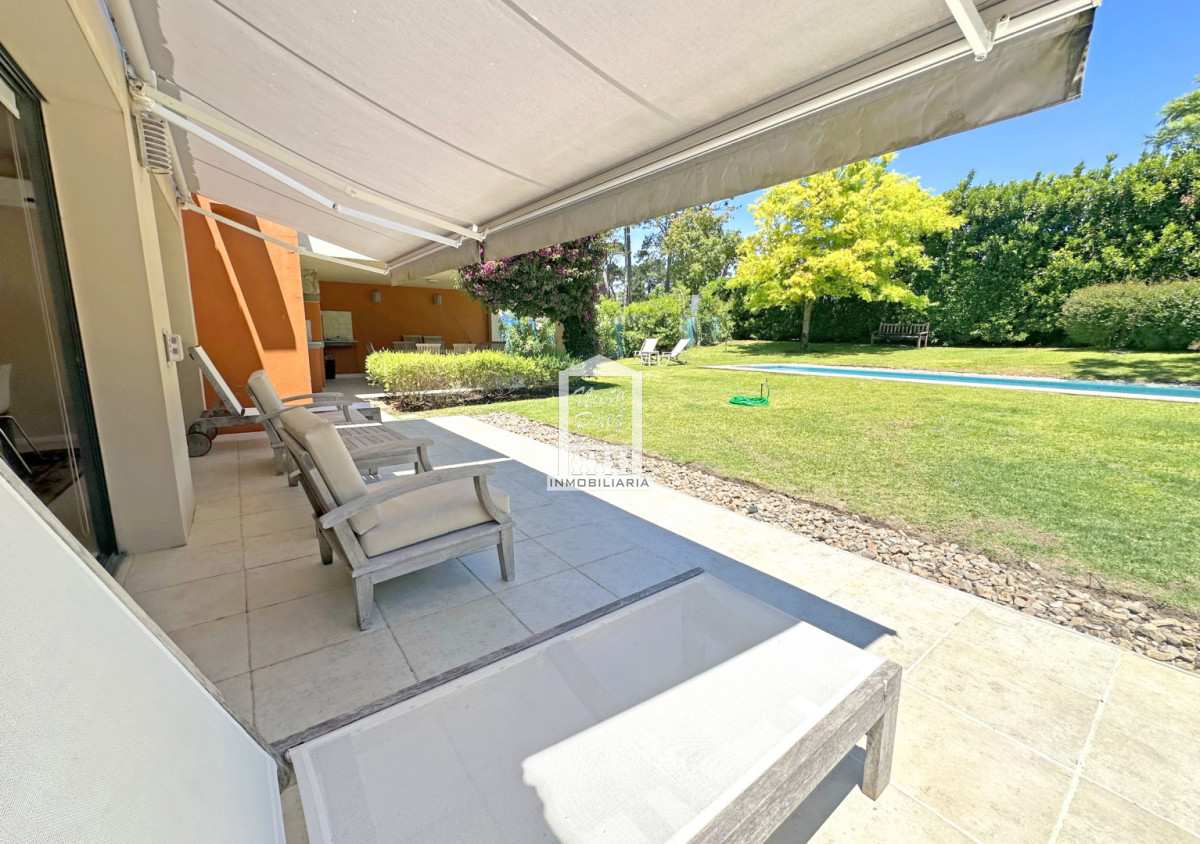 Casa ID.40198 - Exclusivo barrio privado, 3 suites + servicio completo, pileta. Losa radiante