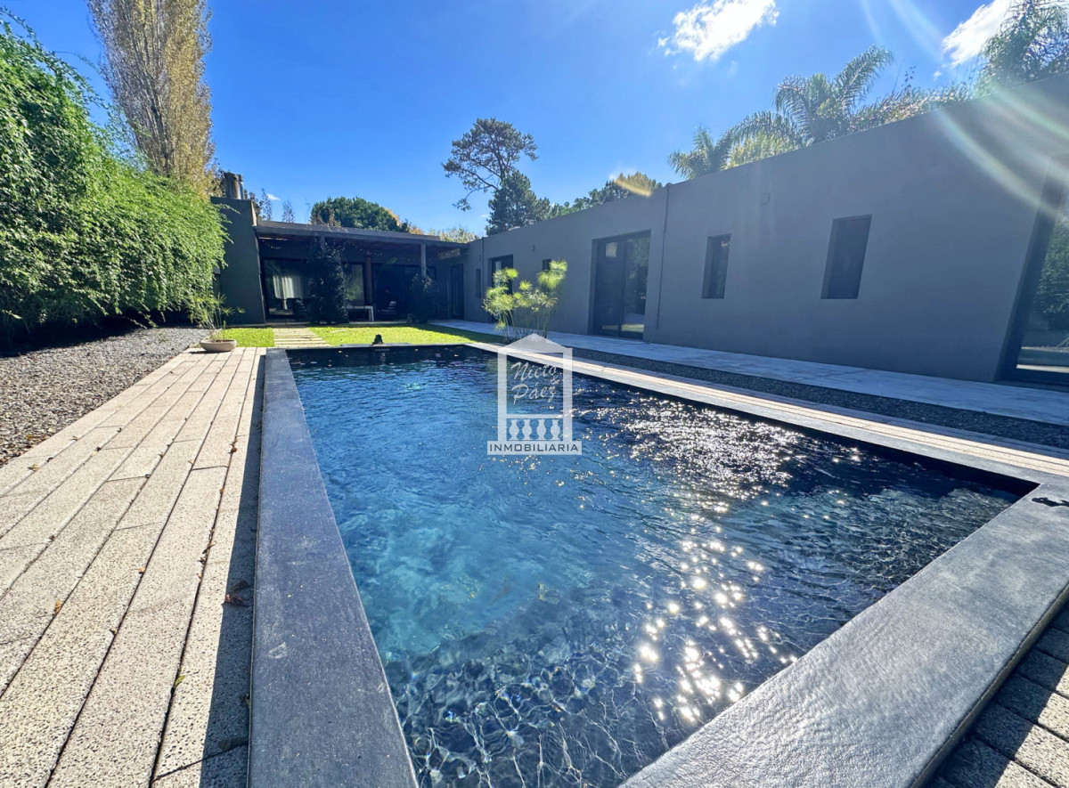 Casa ID.34860 - Barrio Privado, 3 dorm y servicio. Piscina. DVH