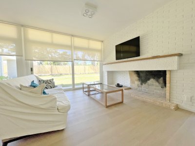 Playa Mansa, reciclada, 3 dorm, a metros de la playa