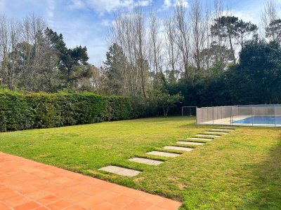Lugano, 4 dorm y servicio, piscina, gran jardín