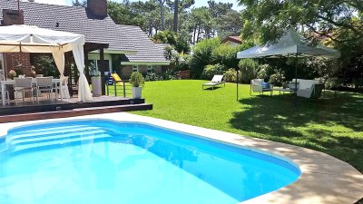 Mansa, zona paradas, 3 dorm y servicio, piscina, pronta para entrar.