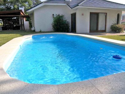 Jardines de Córdoba, con piscina, buen sol, jardín todo cercada.