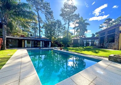 Mansa. Zona paradas, 1.600 m2 de terreno