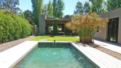 Barrio Privado, La Arbolada, hermosa casa con piscina