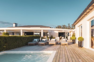 Pueblo Mío, Manantiales. 950 m2 construidos.