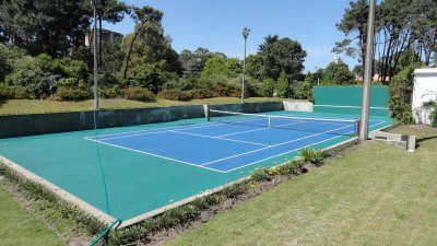 Lugano, 3.030 m2 con cancha de tenis