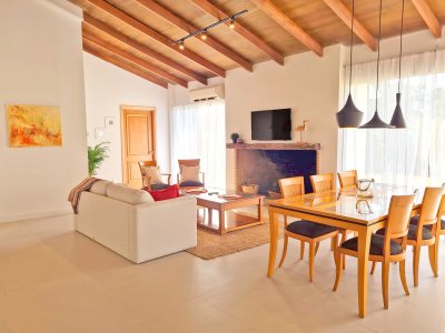 Barrio privado, 1.426 m2 de terreno. 4 dorm + escritorio. 