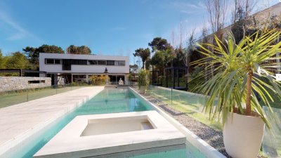 Barrio privado, moderna, 5 suites, 450 m2, ideal para vivir todo el año.
