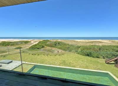La Bonita, 4 suites, sobre la arena frente al océano.