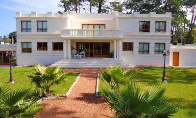 Playa Mansa, importante residencia 700 m2 construidos